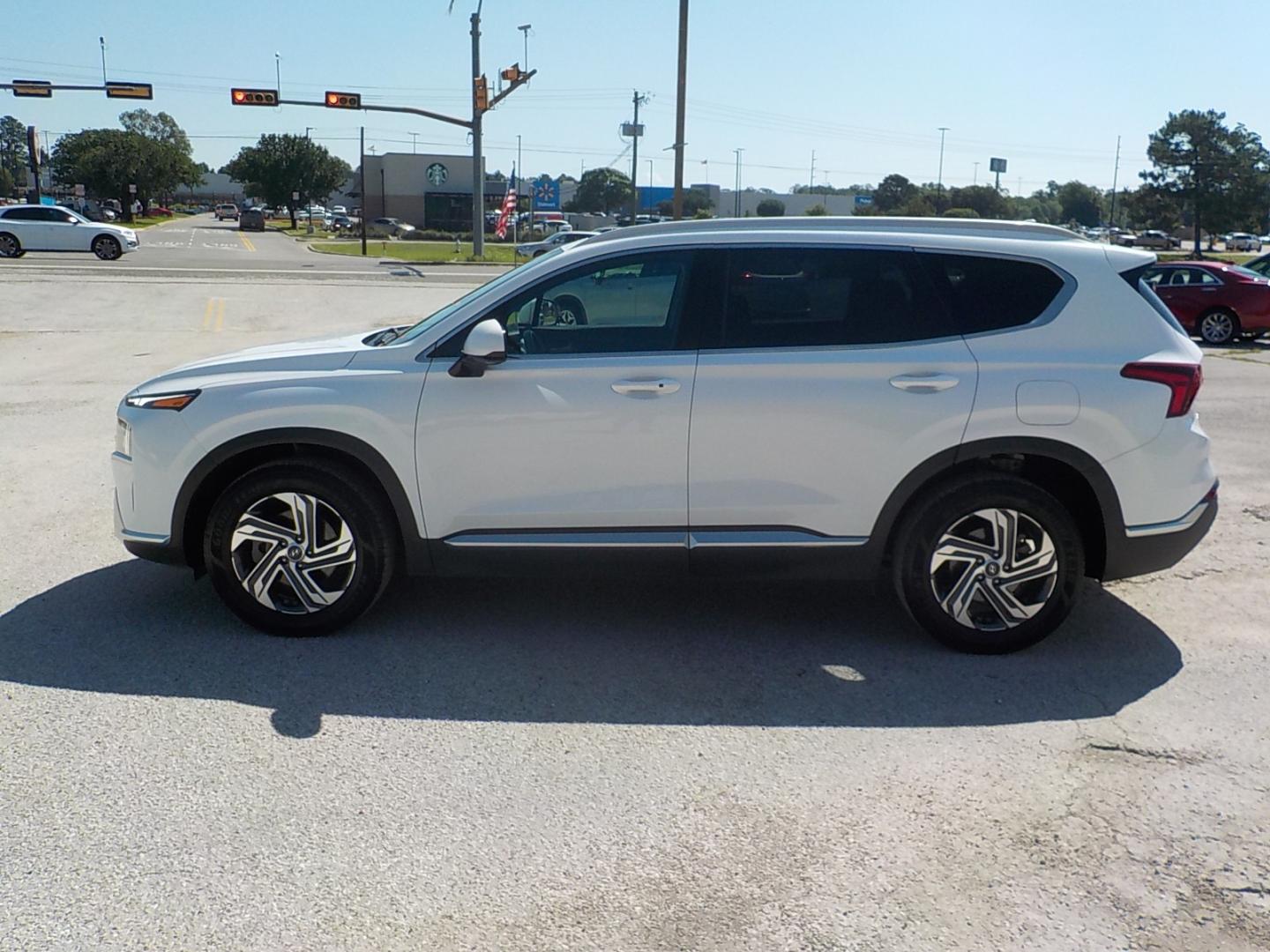 2021 White /Gray Hyundai Santa Fe (5NMS24AJ1MH) , Automatic transmission, located at 1617 W Church Street, Livingston, TX, 77351, (936) 327-3600, 30.710995, -94.951157 - ONE OWNER! Locally owned!! Really a nice unit! - Photo#4